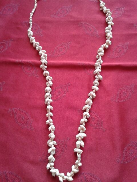 Long collier en coquillages de tahiti ann�es 70 25 Dijon (21)