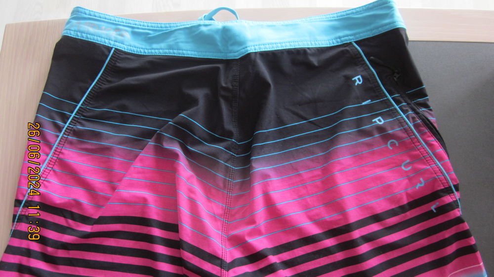 LOT DE 6 SHORTS DE BAIN RIP CURL QUIKSILVER ET ADIDAS T XL Vêtements