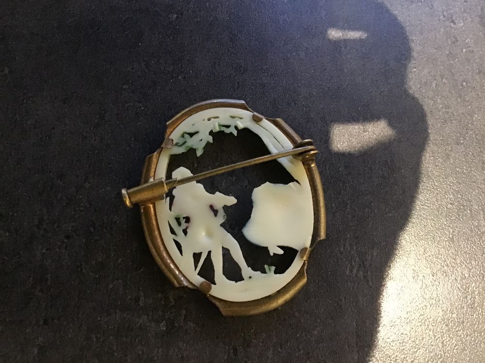 Une broche ann&eacute;e 1930 Bijoux et montres