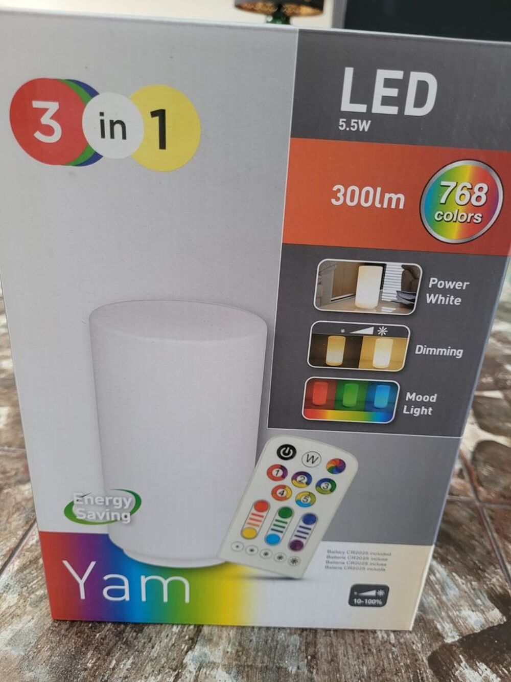 Lampe de table LED RGB &agrave; intensit&eacute; variable + t&eacute;l&eacute;commande, D�coration
