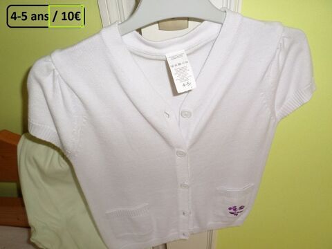 2 Vestes fille 4-5 ans, 
Etat neuf
5 Dinan (22)