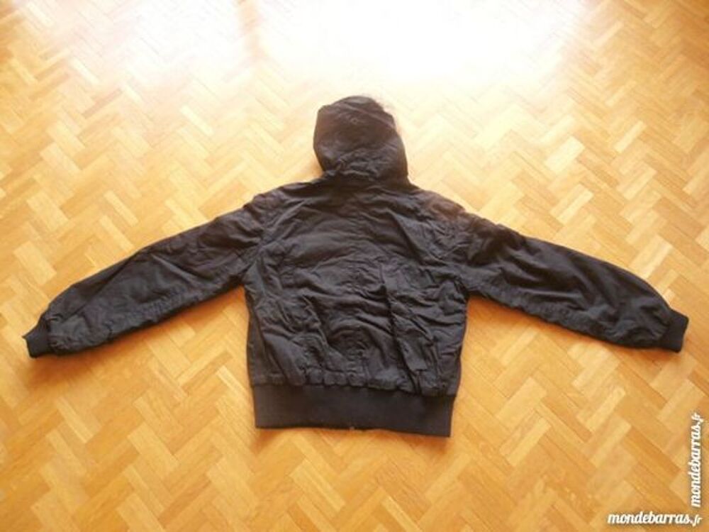 Blouson noir capuche "fourrure" (49) V�tements