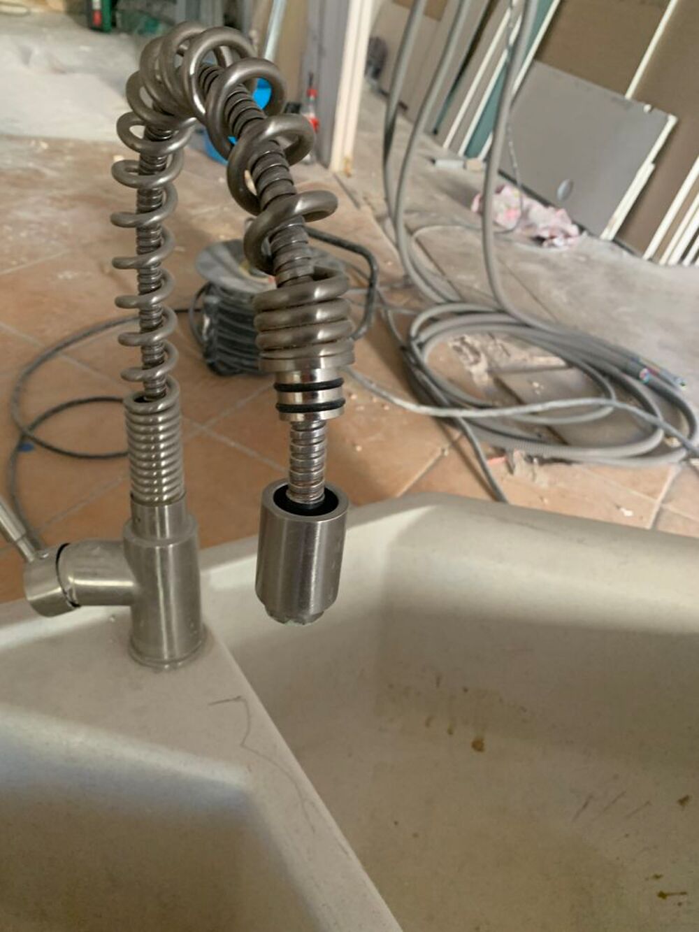 &Eacute;vier d'angle avec robinetterie Bricolage