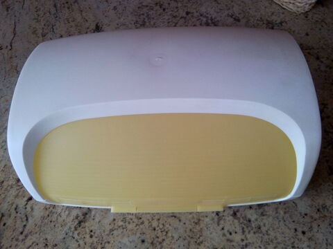 Bote  pains TUPPERWARE 10 Les Magnils-Reigniers (85)