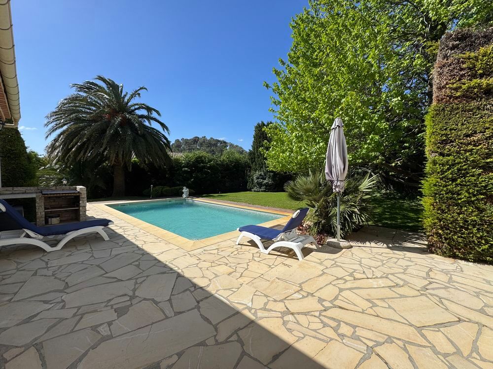 Maison 5 pièces 151 m² · à Laudun-l'Ardoise · 151 m² · 394 000 €
