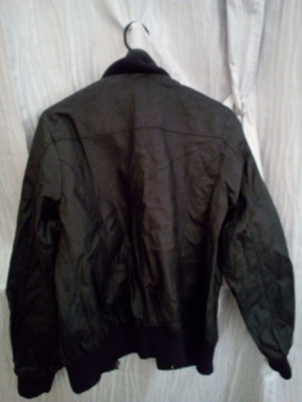 Veste courte simili -cuir noire taille 40 Vêtements