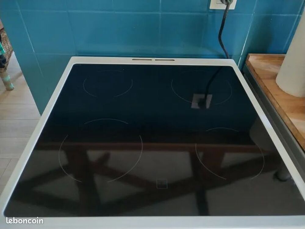 Cuisini&egrave;re vitroc&eacute;ramique electrolux Electroménager