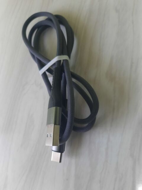Câble USB-c  3A Neuf Longueur 1m  jamais servi  4€ 4 Clermont-Ferrand (63)