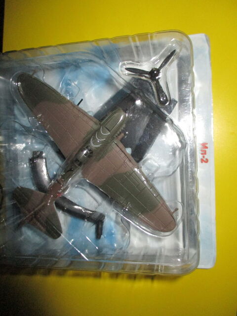 bombardier avion russe warbird maquette mtal 18 Lognes (77)