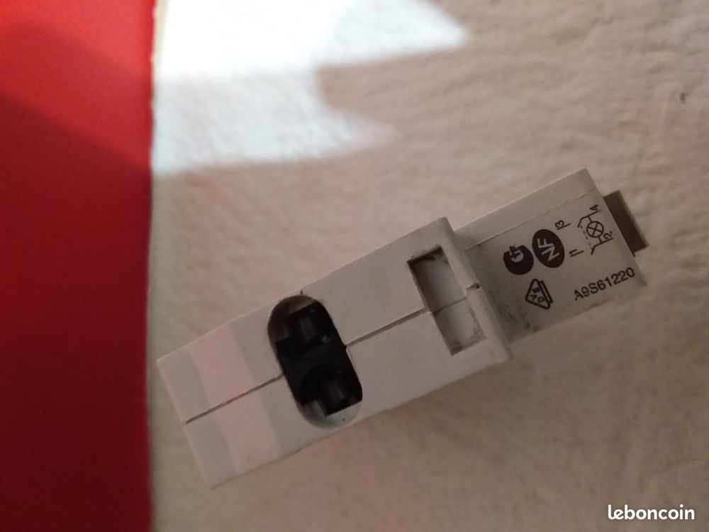 Interrupteur de commande &agrave; voyant lumineux 230V - 20A 2P 250 Bricolage