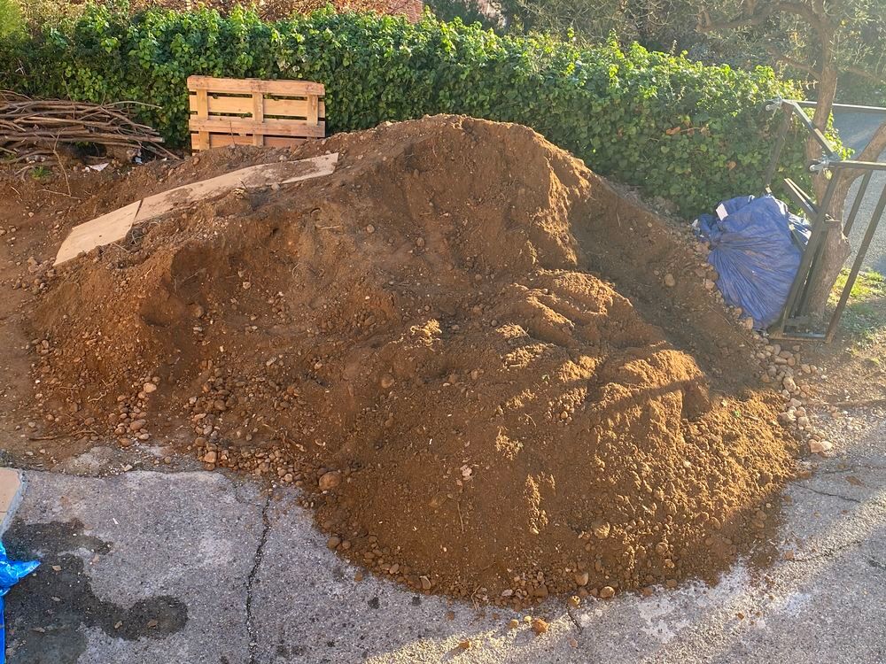 DONNE TERRE VEGETALE &Agrave; SAINT LAURENT DU VAR 
Jardin