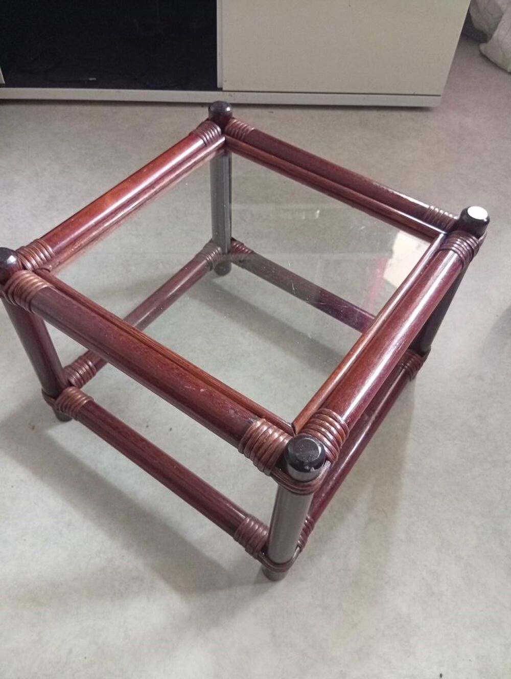 Table basse ' pour lampe ou d'appoint. Meubles