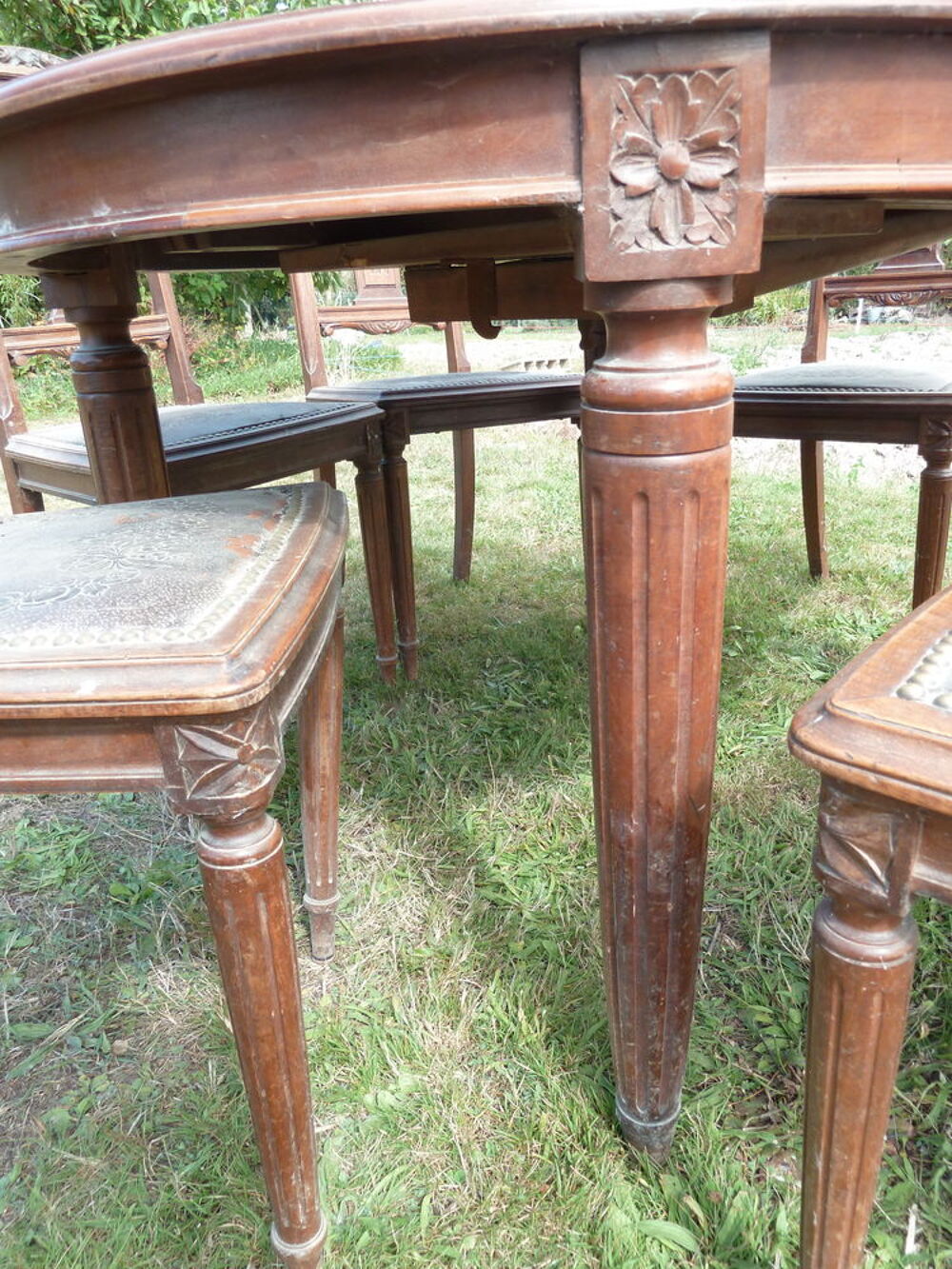 Table + 6 chaises (assise cuir) ann&eacute;es 50 Meubles