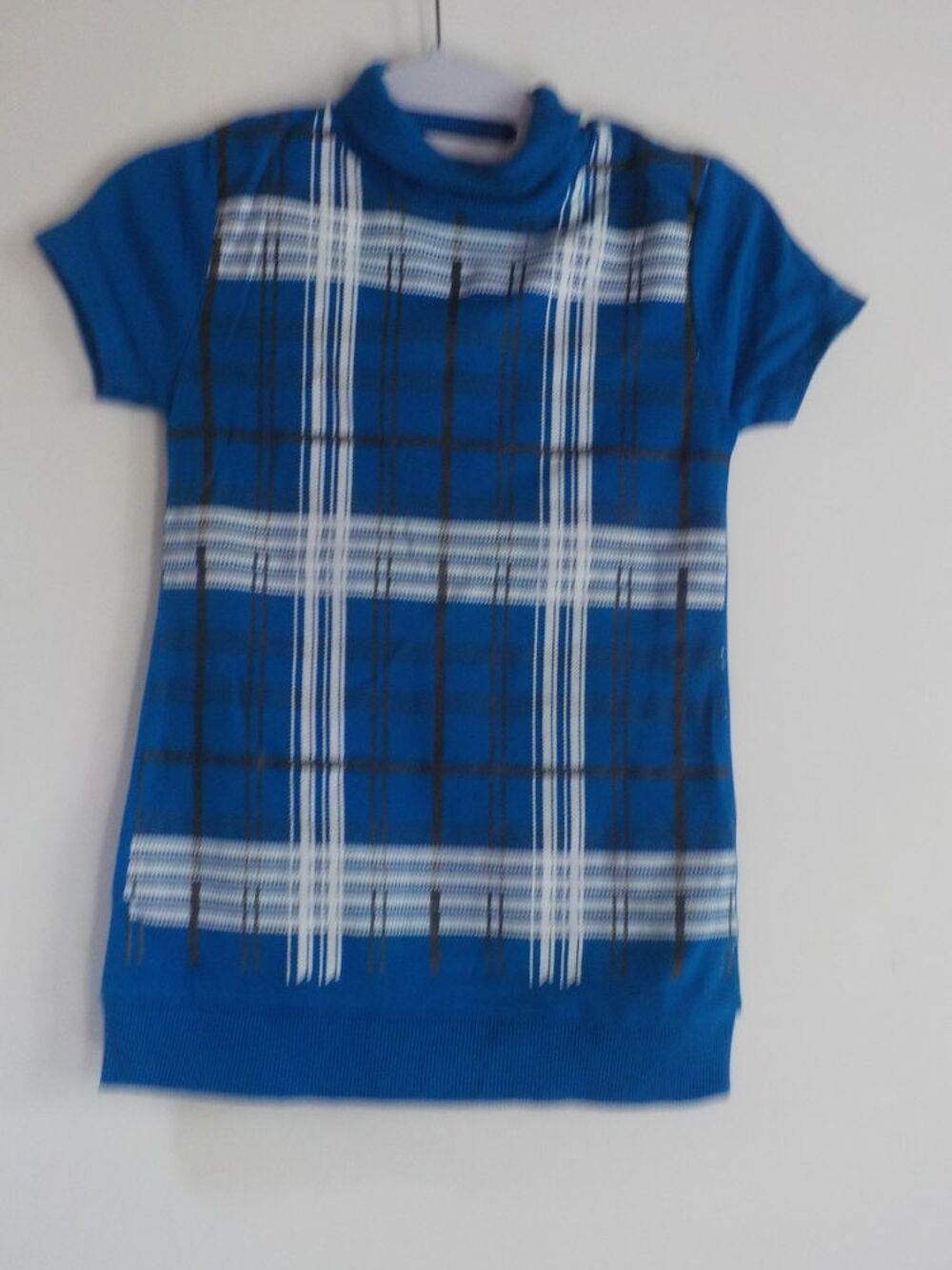 TSHIRT BLEU DESSINS GEOMETRIQUES BLANCS ET NOIRSN T UNIQUE Vêtements