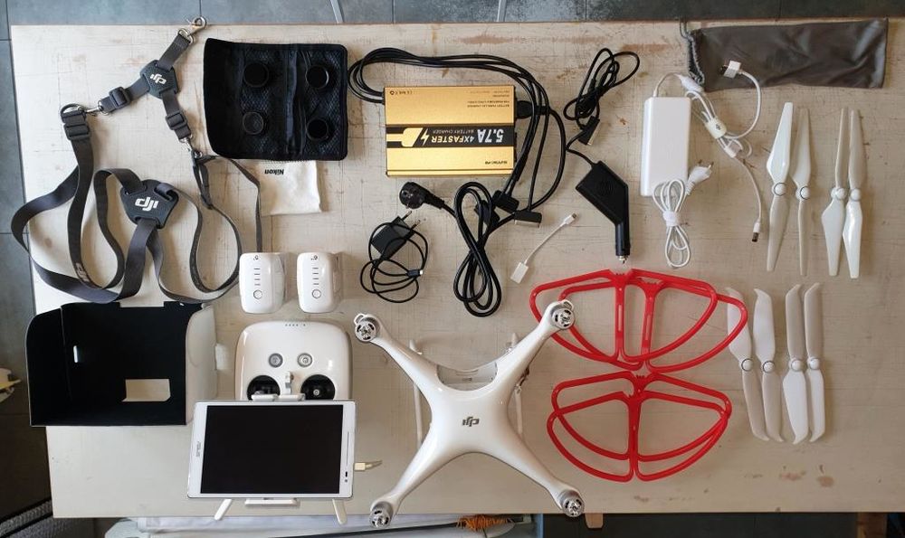 Phantom 4 Pro + 2 batteries + sac Manfrotto Photos/Video/TV
