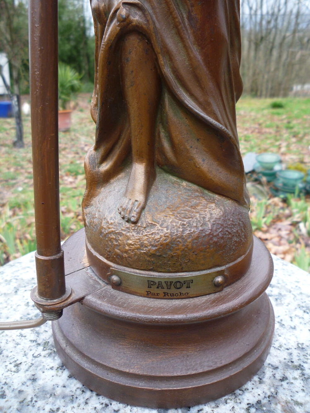 Lampe patine bronze Pavot par Ruchot
h 62cm
diam&egrave;tre 35cm Dcoration
