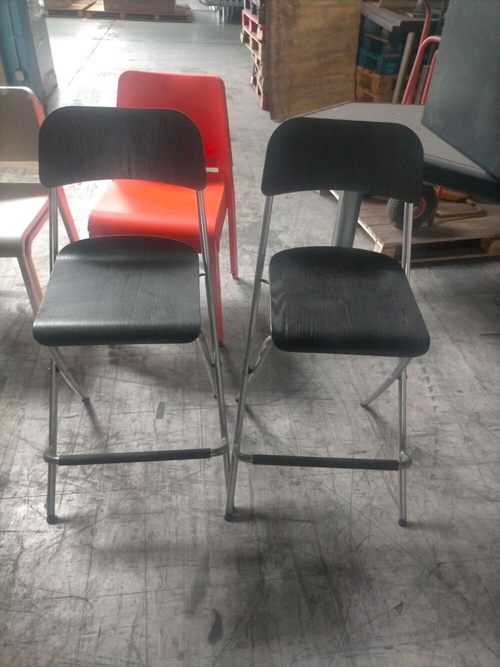  lot de materiel pour installation boutique
faire OFFRE Meubles