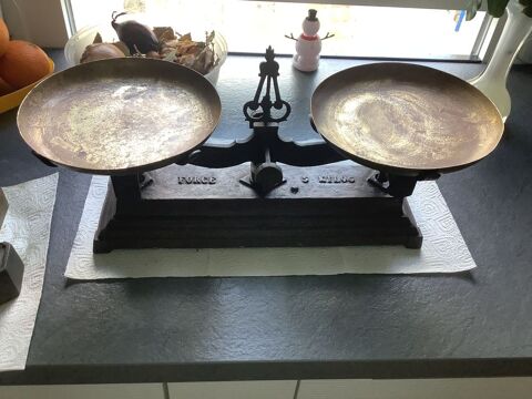balance avec 2 plateaux en cuivre et poids 30 Bessancourt (95)