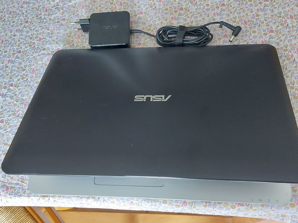 Pc Portable ASUS 15" R556B Process A9-9420 3 Ghz, SSD 128 Go Matériel informatique
