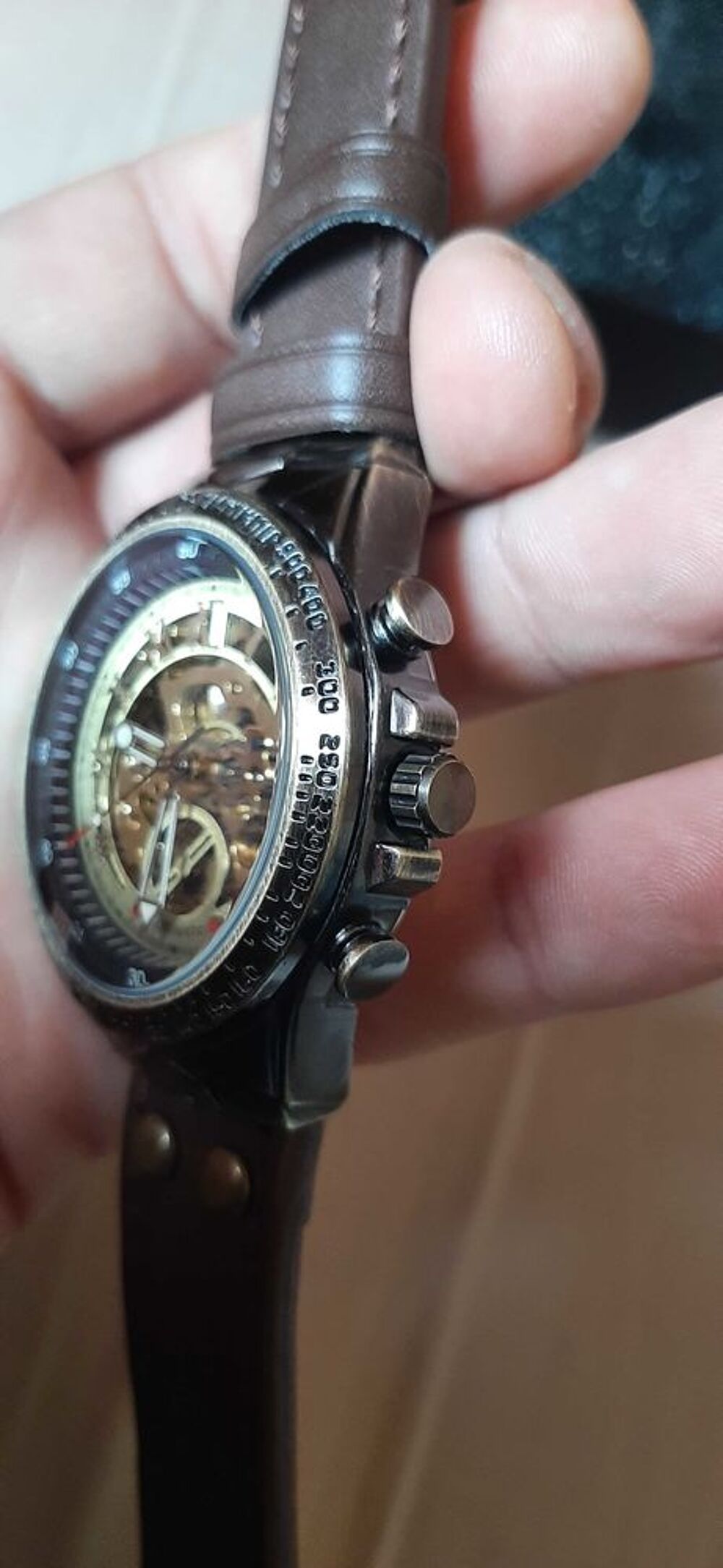 montre m&eacute;canique automatique tourbillon &agrave; dos creux Bijoux et montres