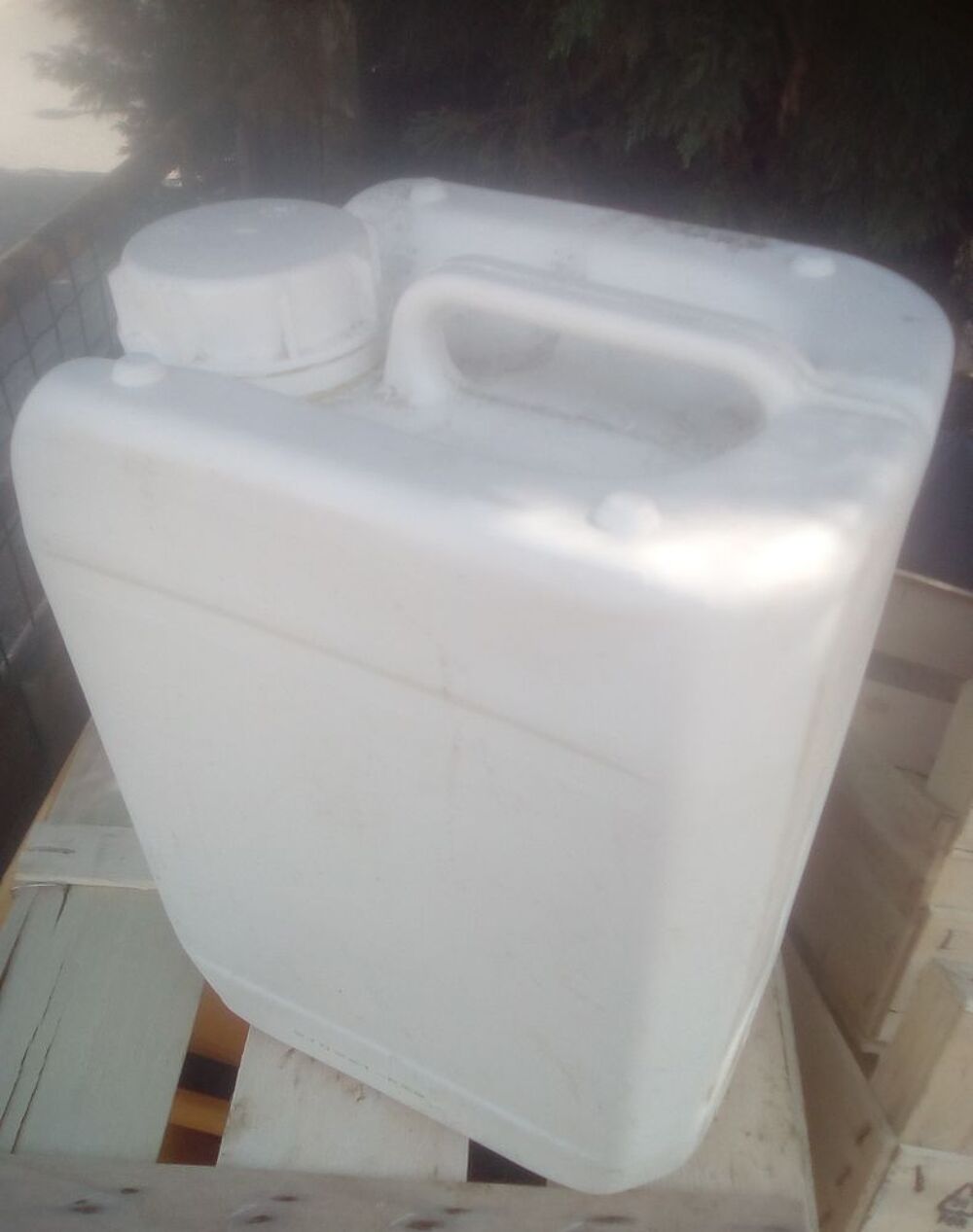 Bidons 5 - 10 - 20 litres - 3 &agrave; 7 euros Bricolage