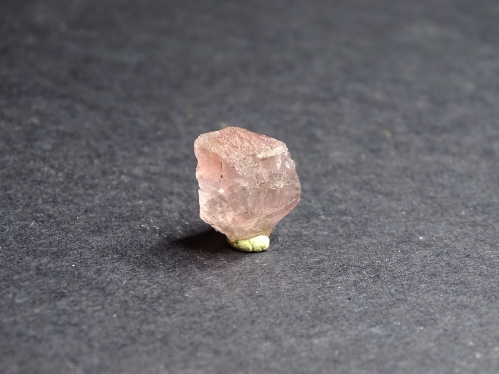 Fluorite rose RARE Massif du Mont-Blanc France 9,60 carats 