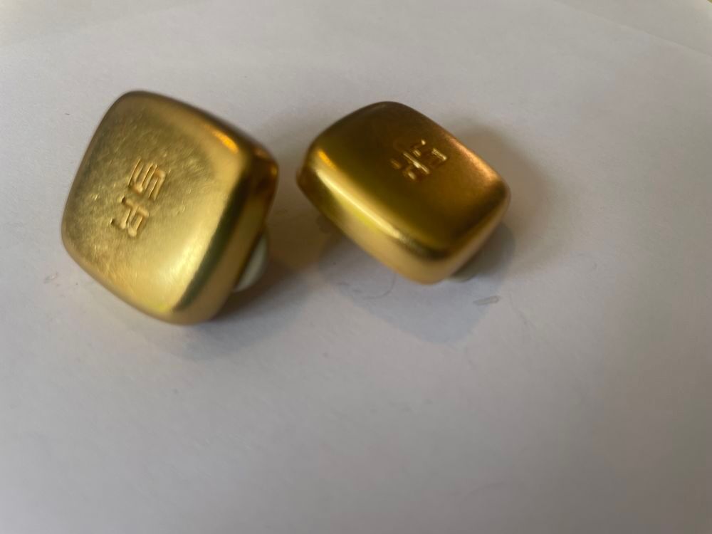 BO Boucles Oreilles, carr&eacute; lisse SR grav&eacute; dor&eacute; satin&eacute; RYKIEL Bijoux et montres
