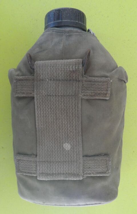 Gourde militaire des années 60, en aluminium, armée Français 15 Castries (34)