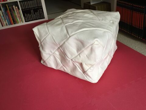 Pouf en cuir blanc 30 Châtenoy (45)