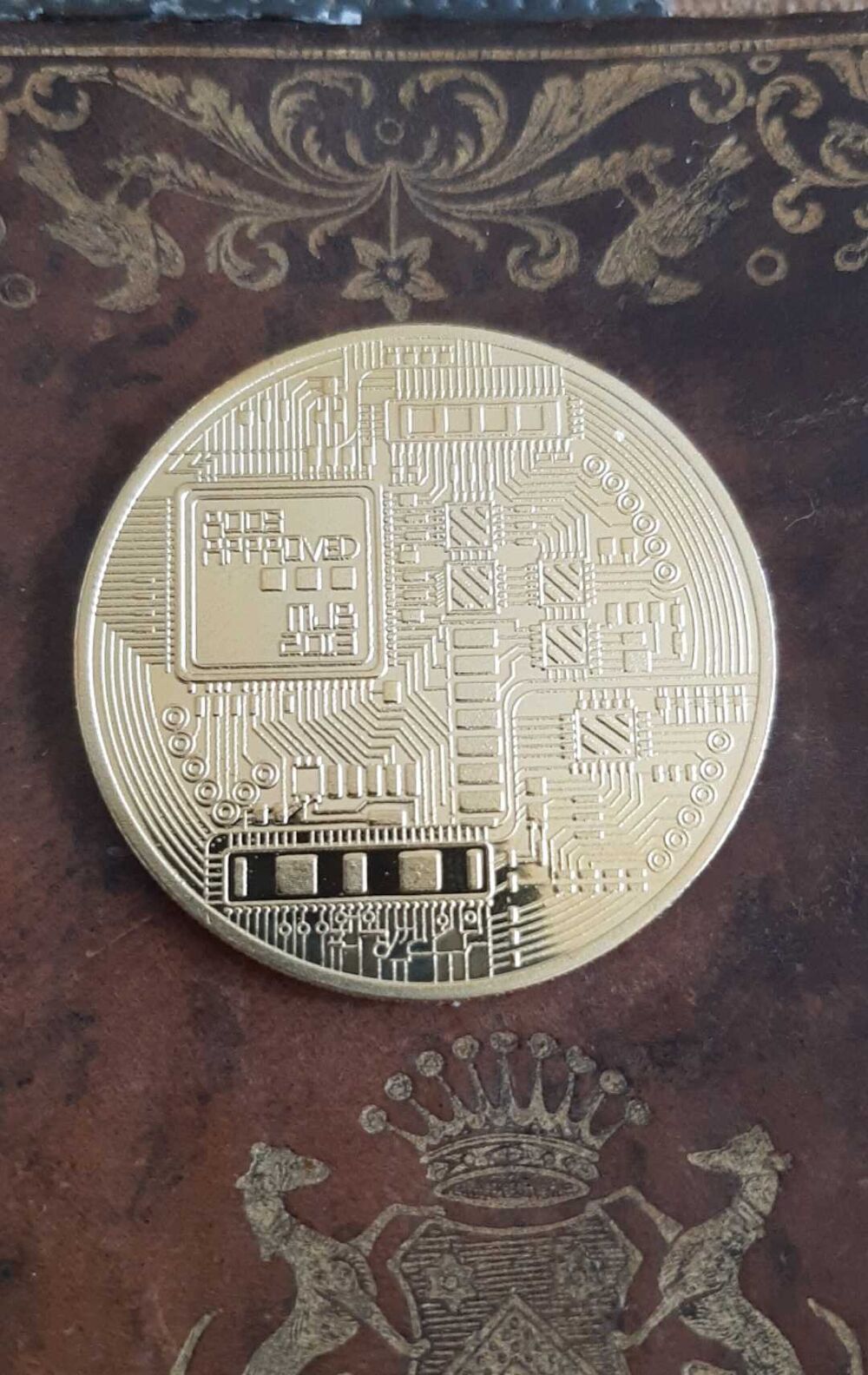 pieces de monnaie avec le signe bitcoin neuve dans sa bo&icirc;te 
