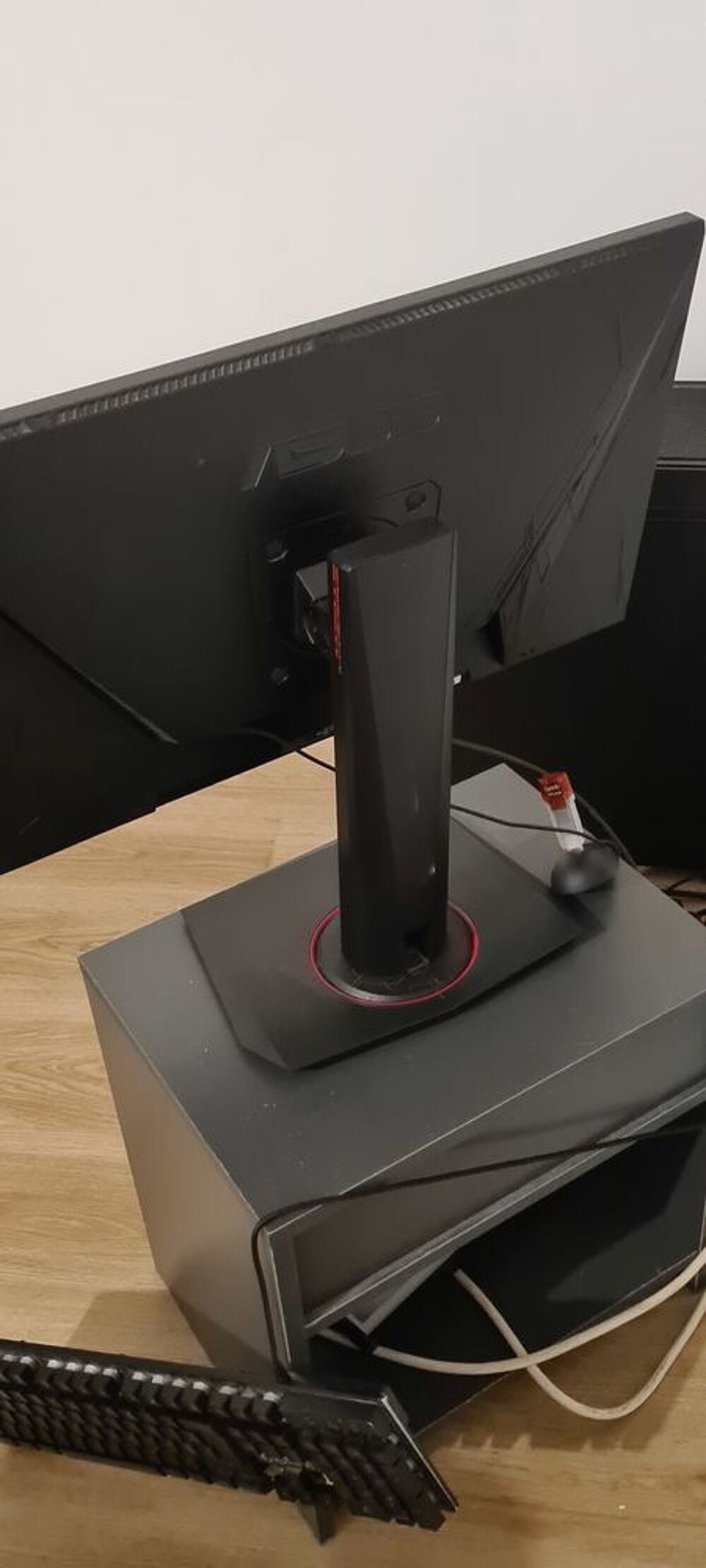 PC Gaming tr&egrave;s bonne &eacute;tat &eacute;cran plus color&eacute;es plus clavier Matériel informatique