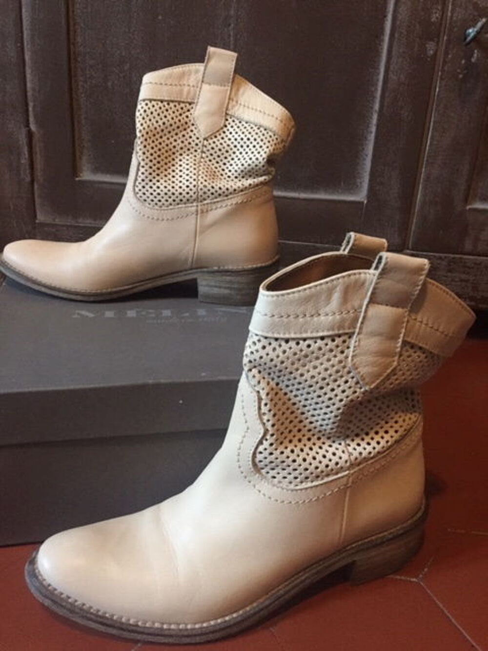 Bottines en cuir beige clair Chaussures