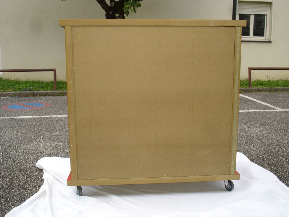 Tr&egrave;s joli MEUBLE en Bois agglo particules HDF Haute densit&eacute;. Meubles