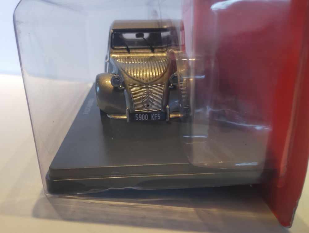 Citro&euml;n 2cv A grise au 1/24e neuve
