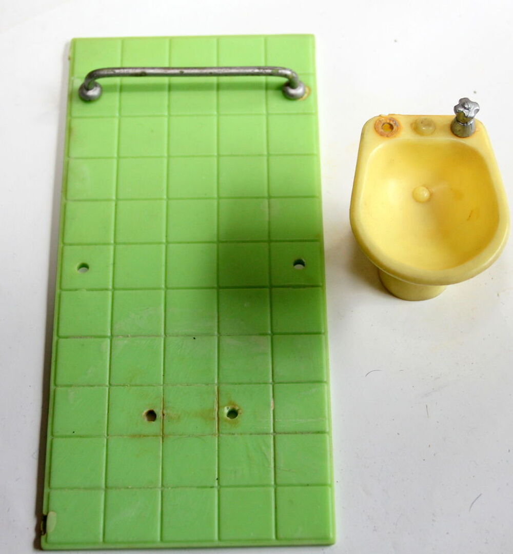 Meubles de poup&eacute;e 1960 salle de bain Jeux / jouets