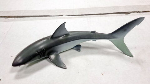 Statuette de requin en plastique tr�s dur, pour d�coration 35 Tours (37)