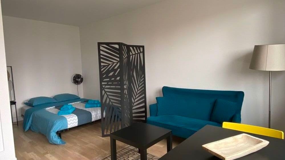 Location Appartement Grand studio de 30m2 à côté de la Gare RER E Rosny sous bois Rosny-sous-bois