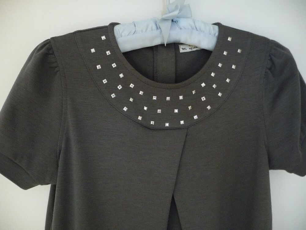 Robe grise encolure motifs argent&eacute;s taille 36 Vêtements
