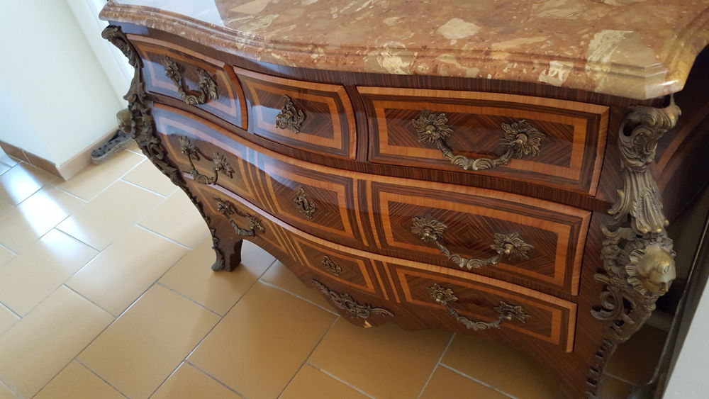 Commode en marqueterie 
Meubles