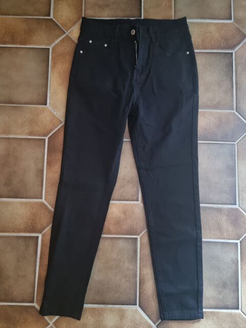 Jean noir pour femme taille M 2 Vulbens (74)