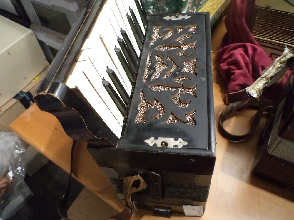 accord&eacute;on diatonique tres ancien Instruments de musique