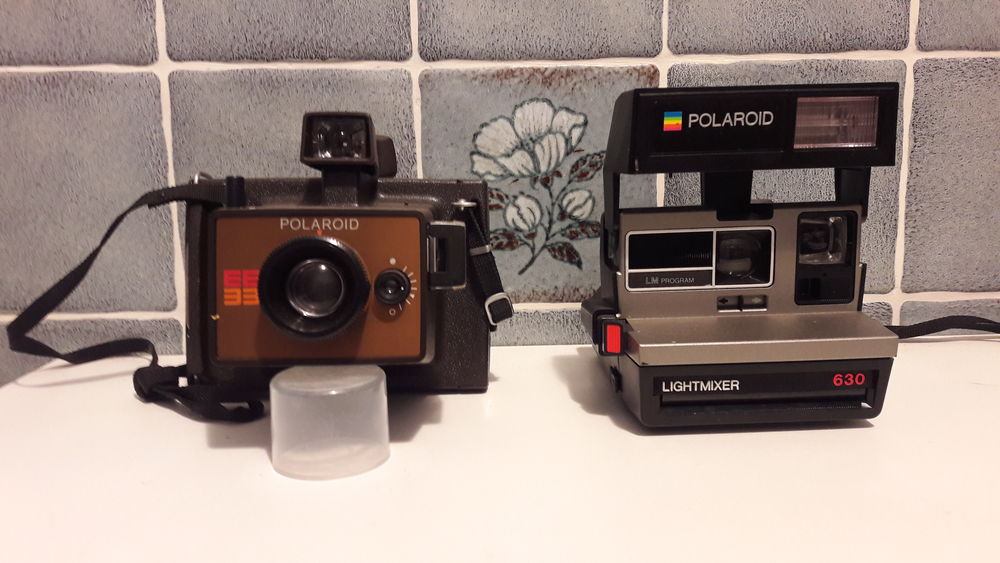 2 appareils photo polaroid Photos/Video/TV