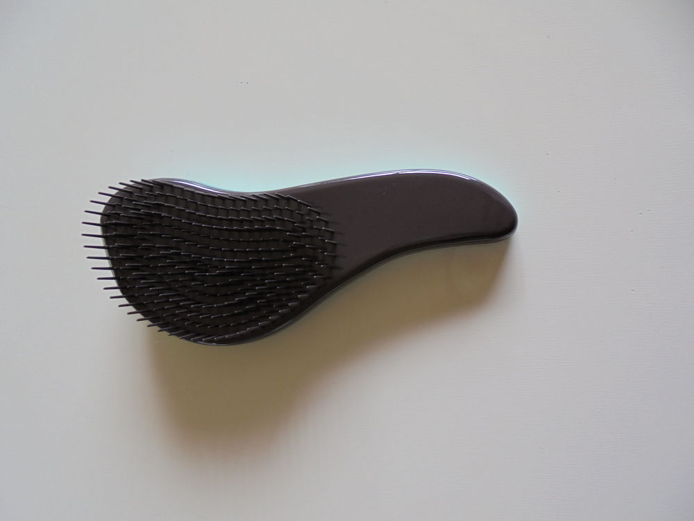 Brosse d&eacute;m&ecirc;lante (25) Maroquinerie