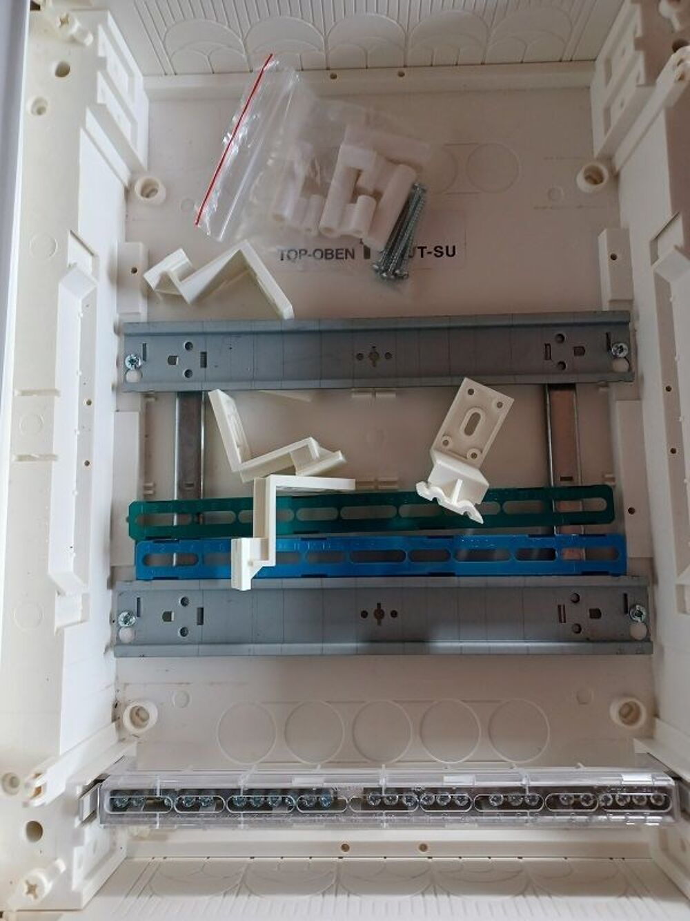 Tableau &eacute;lectrique encastr&eacute; en m&eacute;tal 28 modules Bricolage