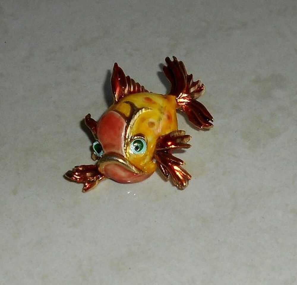 Broche vintage poisson &eacute;mail 
Bijoux et montres