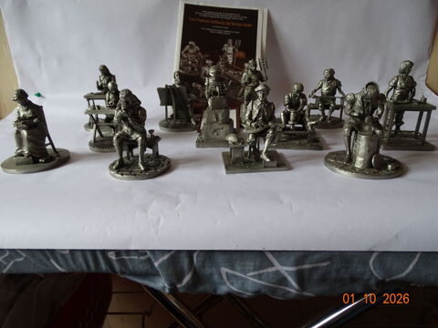 Collection de douze figurines en étain Bellerive-sur-Allier (03)