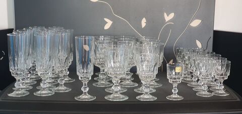 Ensemble de 39 Verres à pied Luminarc Saint-Nicolas-de-Sommaire (61)