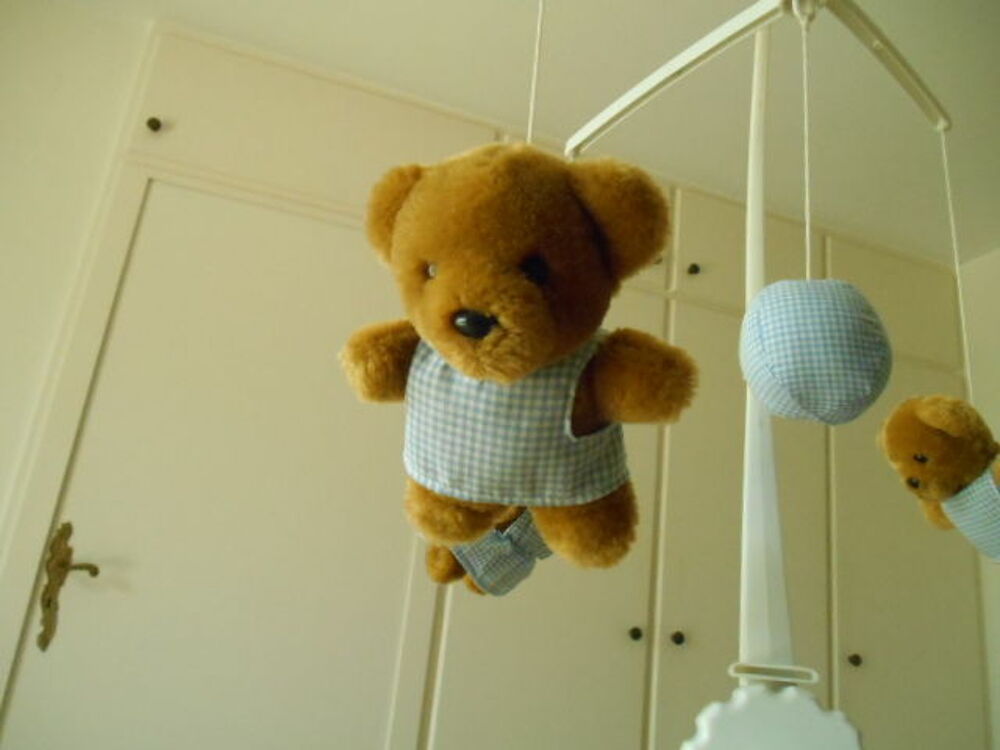 Mobile musical et support pour ciel de lit de b&eacute;b&eacute; Mobilier enfants