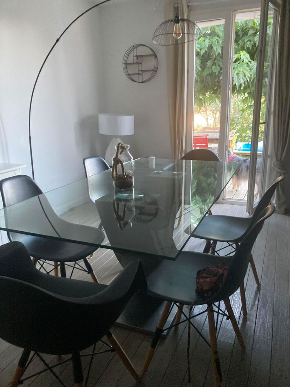 belle table &agrave; manger en verre 6/8 personnes sans les chaises Meubles