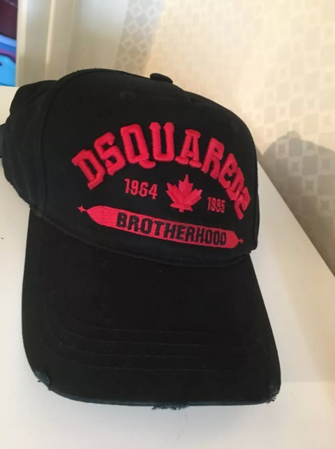 Casquette Dsquared2 noir et rouge, authentique neuf. 70 Lyon 2 (69)